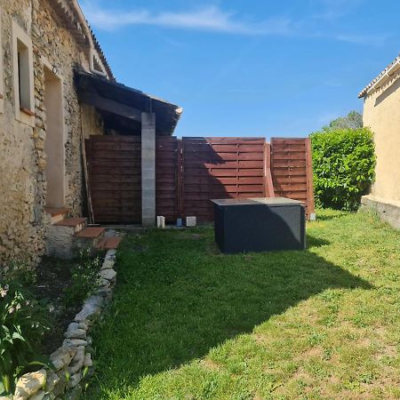 Le Gite De La Badassiere Lägenhet Forcalquier Exteriör bild