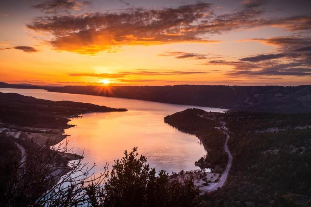 Le Gite De La Badassiere Lägenhet Forcalquier Exteriör bild